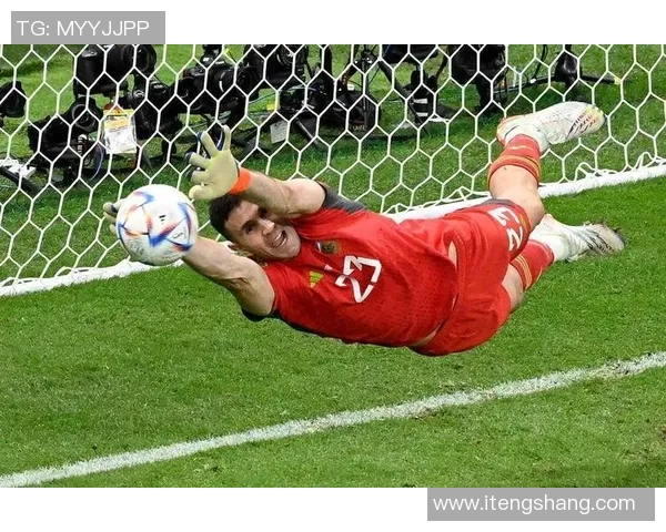 马丁内斯的传奇旅程：从足球场到人生巅峰的精彩故事